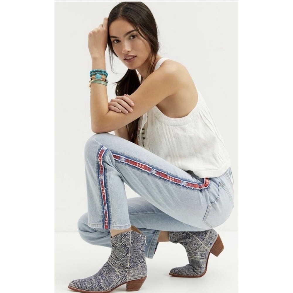 Anthropologie pilcro women's The Vintage straight jean Size 30 Southwestern